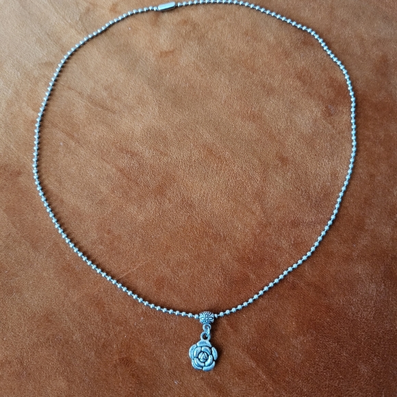 Metallic Necklace - Picture 2 of 3